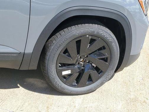 Pure Gray 2026 Volkswagen Atlas Cross Sport 2.0T SE W/TECHNOLOGY