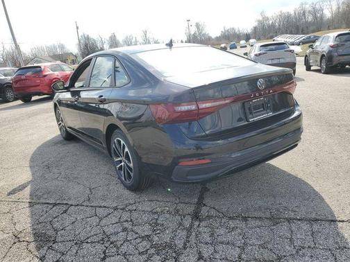 Deep Black Pearl Effect 2026 Volkswagen Jetta 1.5T Sport