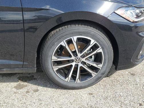 Deep Black Pearl Effect 2026 Volkswagen Jetta 1.5T Sport