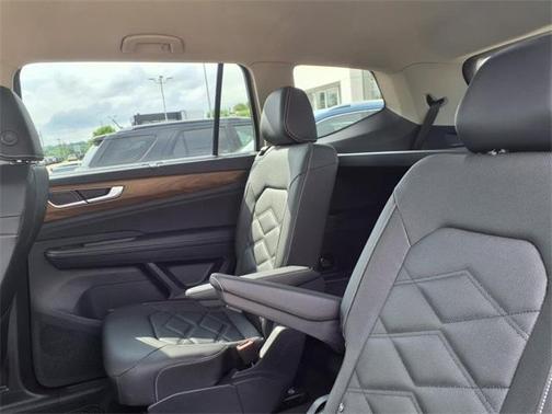 2025 Volkswagen Atlas 2.0T SE