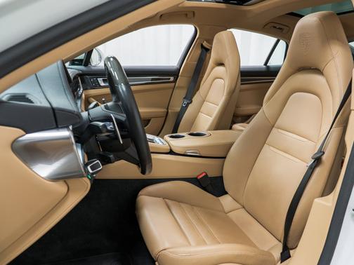 2023 Porsche Panamera 4 Platinum Edition