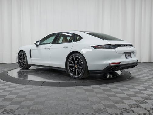 2023 Porsche Panamera 4 Platinum Edition