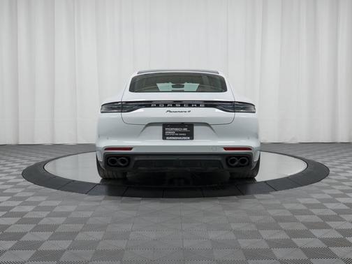 2023 Porsche Panamera 4 Platinum Edition