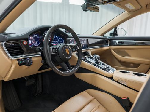 2023 Porsche Panamera 4 Platinum Edition