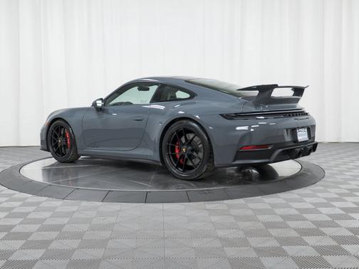 2026 Porsche 911 Carrera 4 GTS