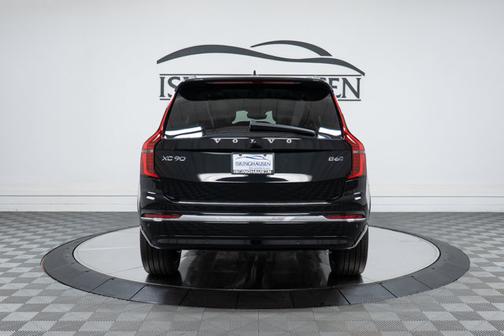 Onyx Black Metallic 2026 Volvo XC90 Plus