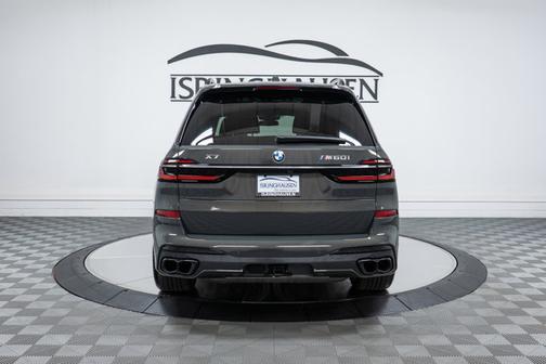 2023 BMW X7 M60i