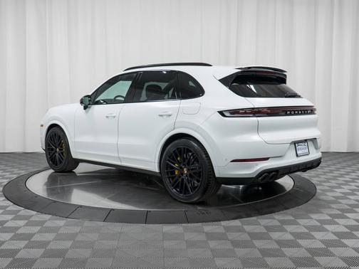 2024 Porsche Cayenne Turbo E-Hybrid