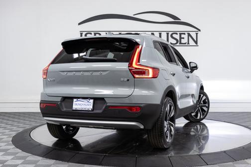 2025 Volvo XC40 Plus Bright Theme