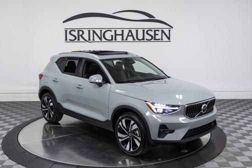 2025 Volvo XC40 Plus Bright Theme