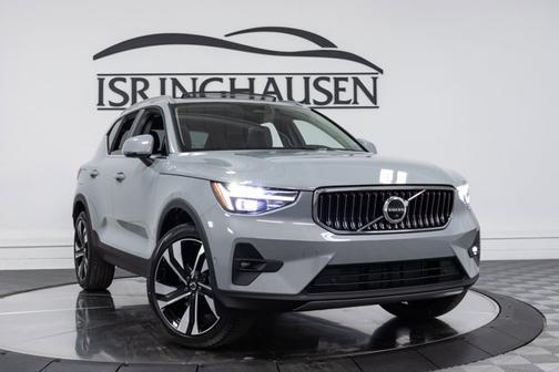 2025 Volvo XC40 Plus Bright Theme