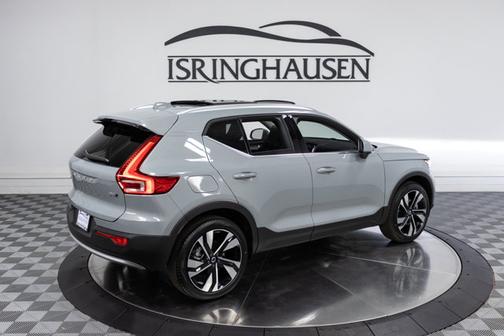 2025 Volvo XC40 Plus Bright Theme