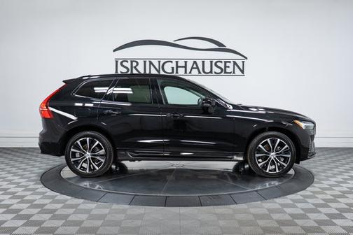 2024 Volvo XC60 Plus Dark Theme