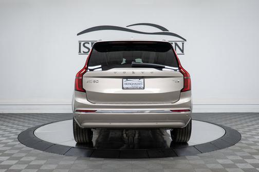 2026 Volvo XC90 Plug-In Hybrid Plus