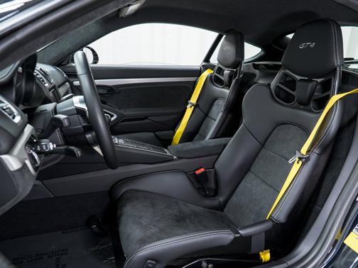 2016 Porsche Cayman GT4