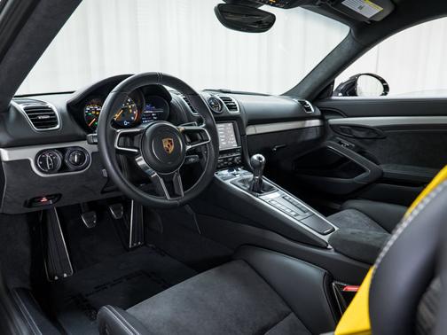 2016 Porsche Cayman GT4