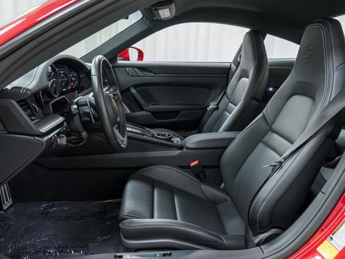 2024 Porsche 911 Carrera 4 GTS
