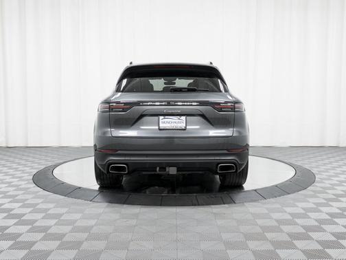 Quartzite Grey Metallic 2023 Porsche Cayenne