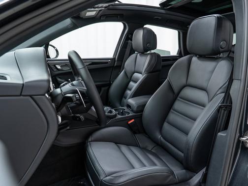 2026 Porsche Macan 4DR AWD