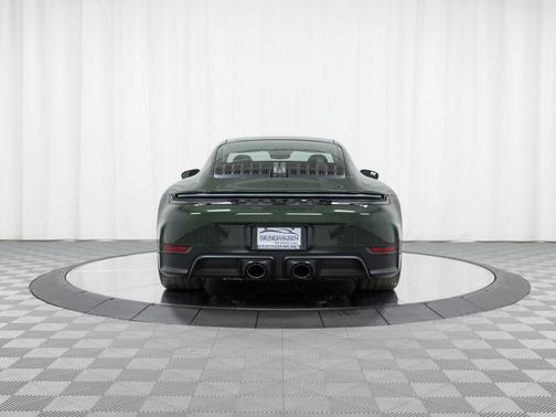 Oak Green Metallic Neo 2026 Porsche 911 Carrera GTS