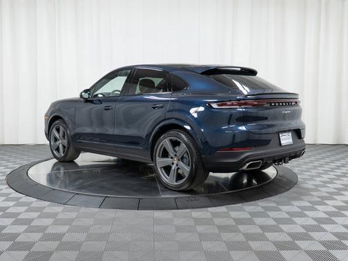 Algarve Blue Metallic 2026 Porsche Cayenne