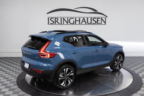 2025 Volvo XC40 Plus Dark Theme