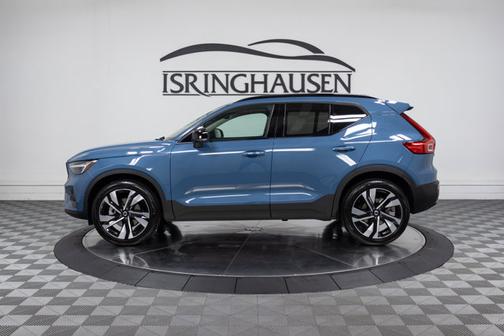 2025 Volvo XC40 Plus Dark Theme