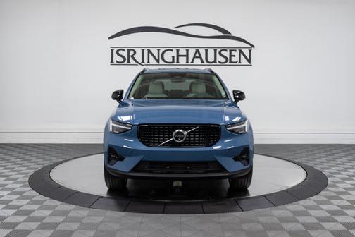 2025 Volvo XC40 Plus Dark Theme