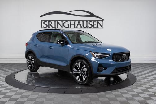 2025 Volvo XC40 Plus Dark Theme
