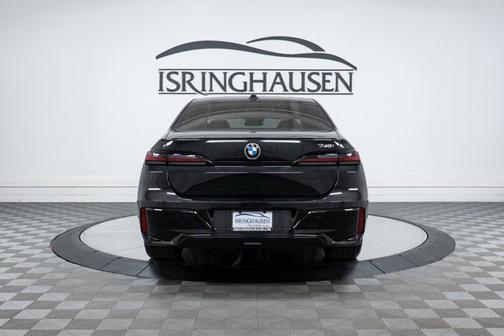 2023 BMW 740 740i