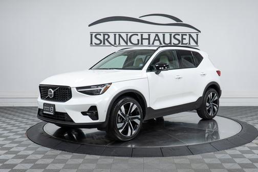 Crystal White Metallic 2024 Volvo XC40 Ultimate Dark Theme