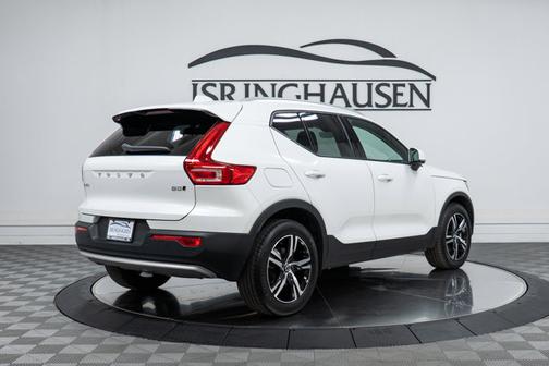 2023 Volvo XC40 Core