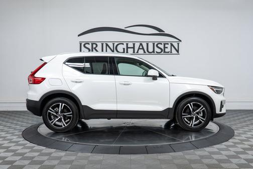 2023 Volvo XC40 Core