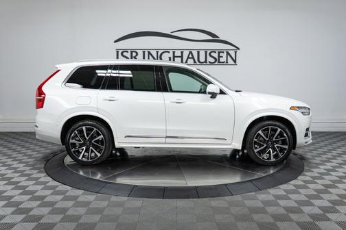 2024 Volvo XC90 Plus Bright Theme