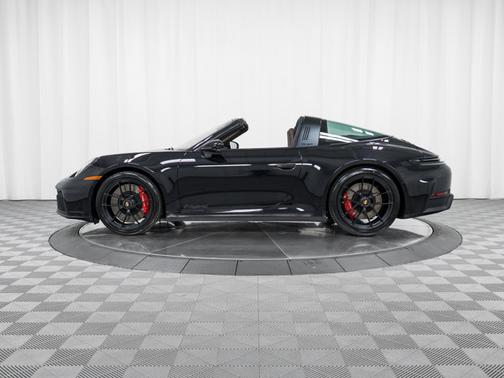 2026 Porsche 911 4 GTS