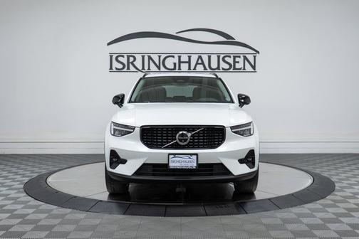 2023 Volvo XC40 Ultimate Dark Theme