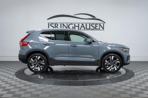 2023 Volvo XC40 Plus Bright Theme