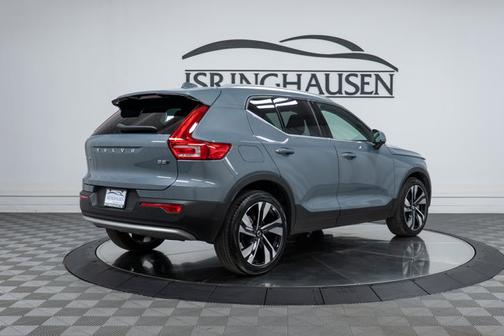 2023 Volvo XC40 Plus Bright Theme