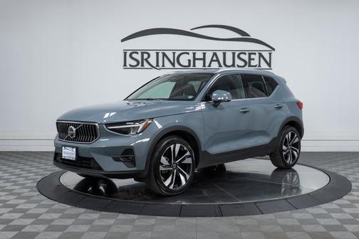 2023 Volvo XC40 Plus Bright Theme