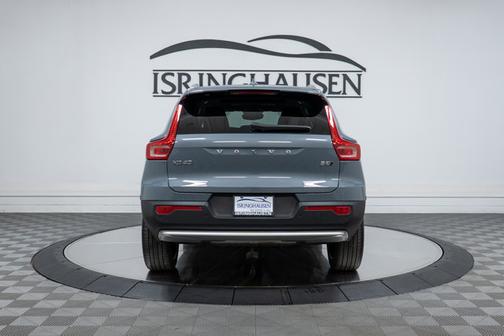 2023 Volvo XC40 Plus Bright Theme