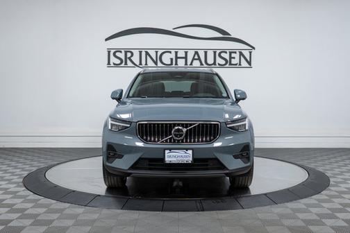 2023 Volvo XC40 Plus Bright Theme