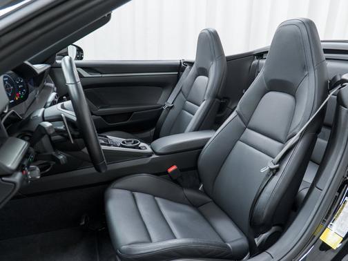 2021 Porsche 911 Carrera