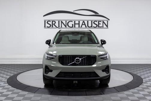 2025 Volvo XC40 Plus Dark Theme
