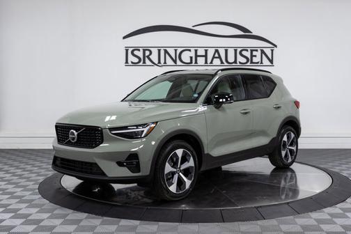 2025 Volvo XC40 Plus Dark Theme