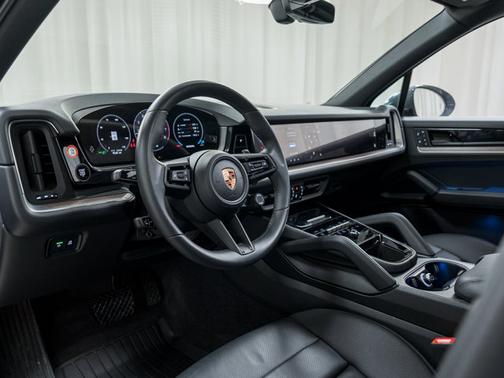 Arctic Grey 2025 Porsche Cayenne