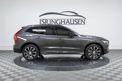 2023 Volvo XC60 Plus Dark Theme