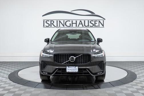 2023 Volvo XC60 Plus Dark Theme