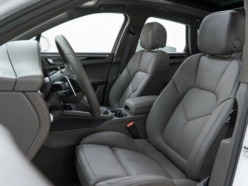 Carrara White Metallic 2026 Porsche Macan