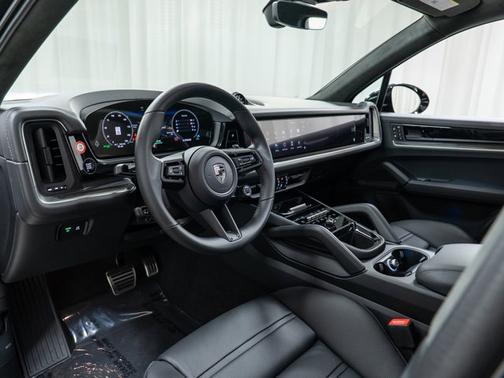 2025 Porsche Cayenne Turbo E-Hybrid