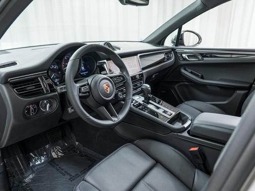 2025 Porsche Macan T